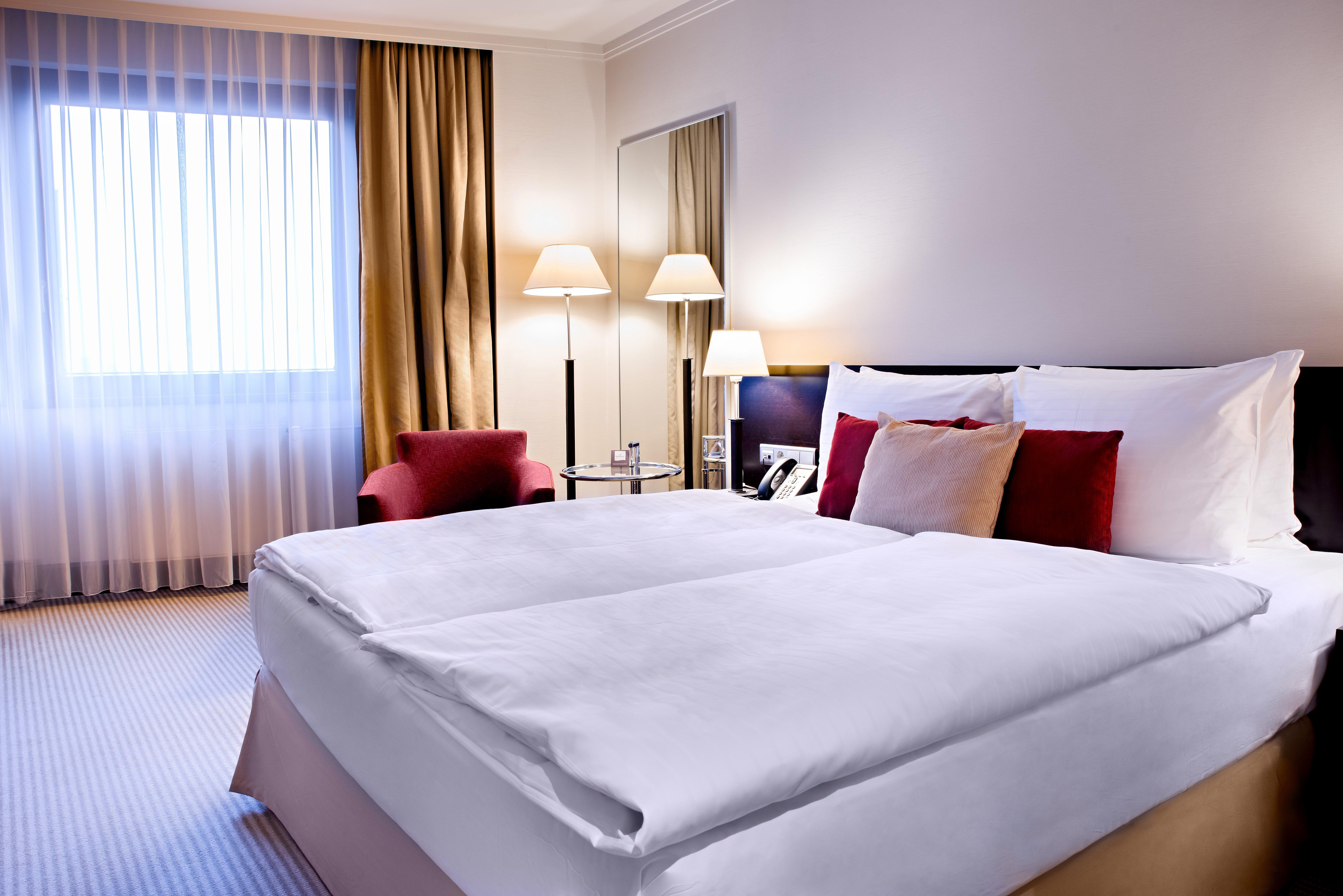 Crowne Plaza Bratislava By Ihg Hotel Bagian luar foto