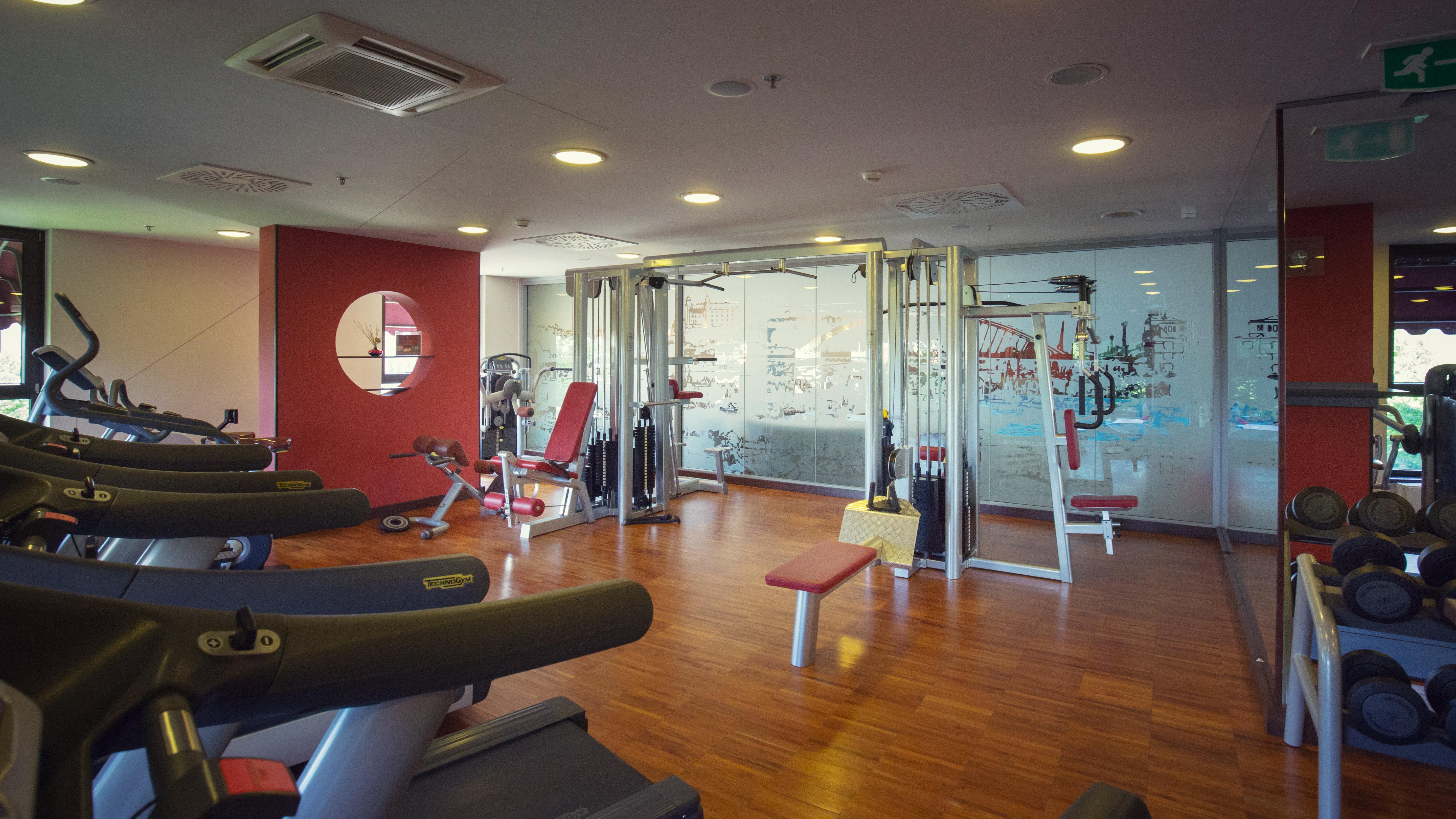 Crowne Plaza Bratislava By Ihg Hotel Bagian luar foto