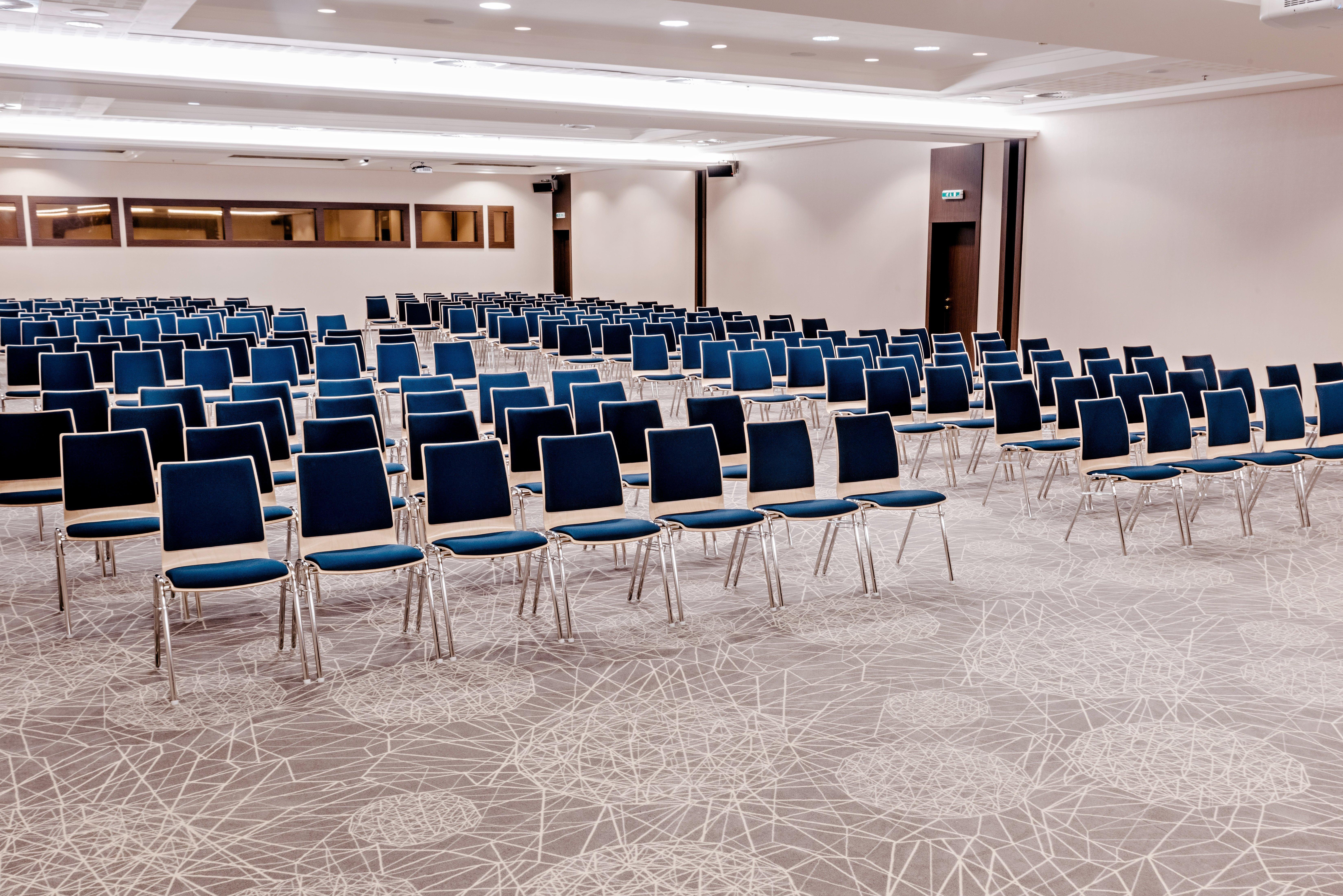 Crowne Plaza Bratislava By Ihg Hotel Bagian luar foto