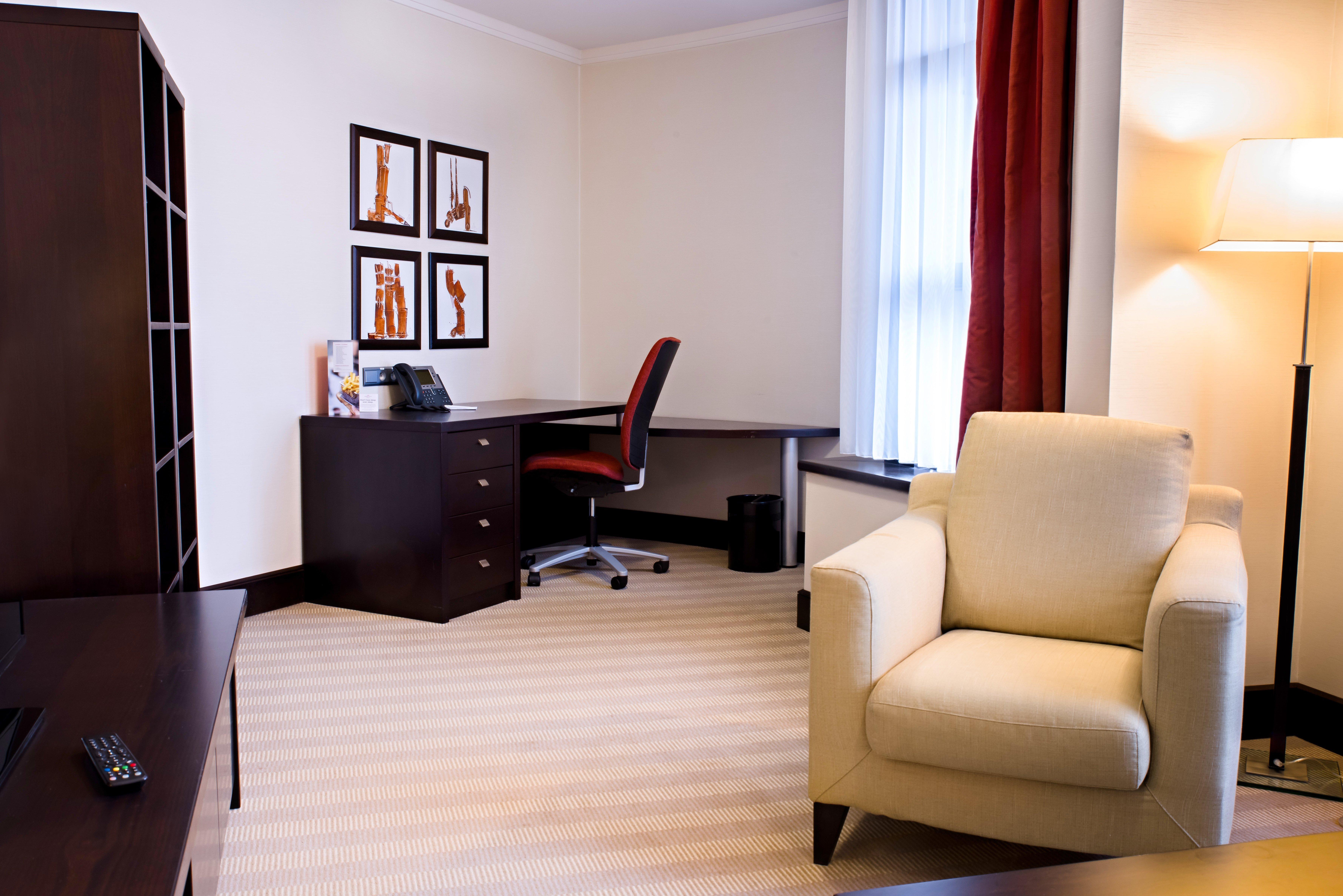 Crowne Plaza Bratislava By Ihg Hotel Bagian luar foto