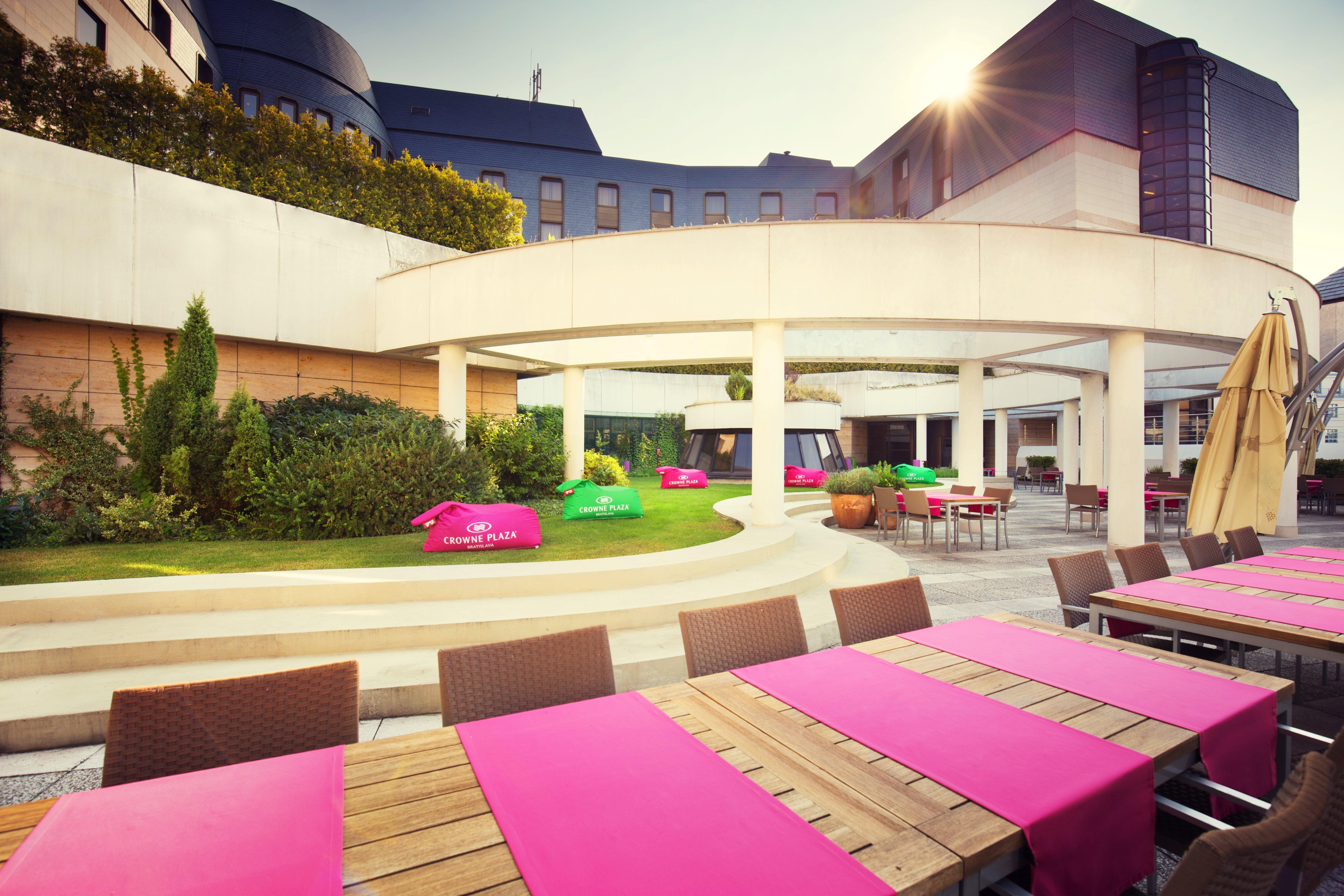 Crowne Plaza Bratislava By Ihg Hotel Bagian luar foto