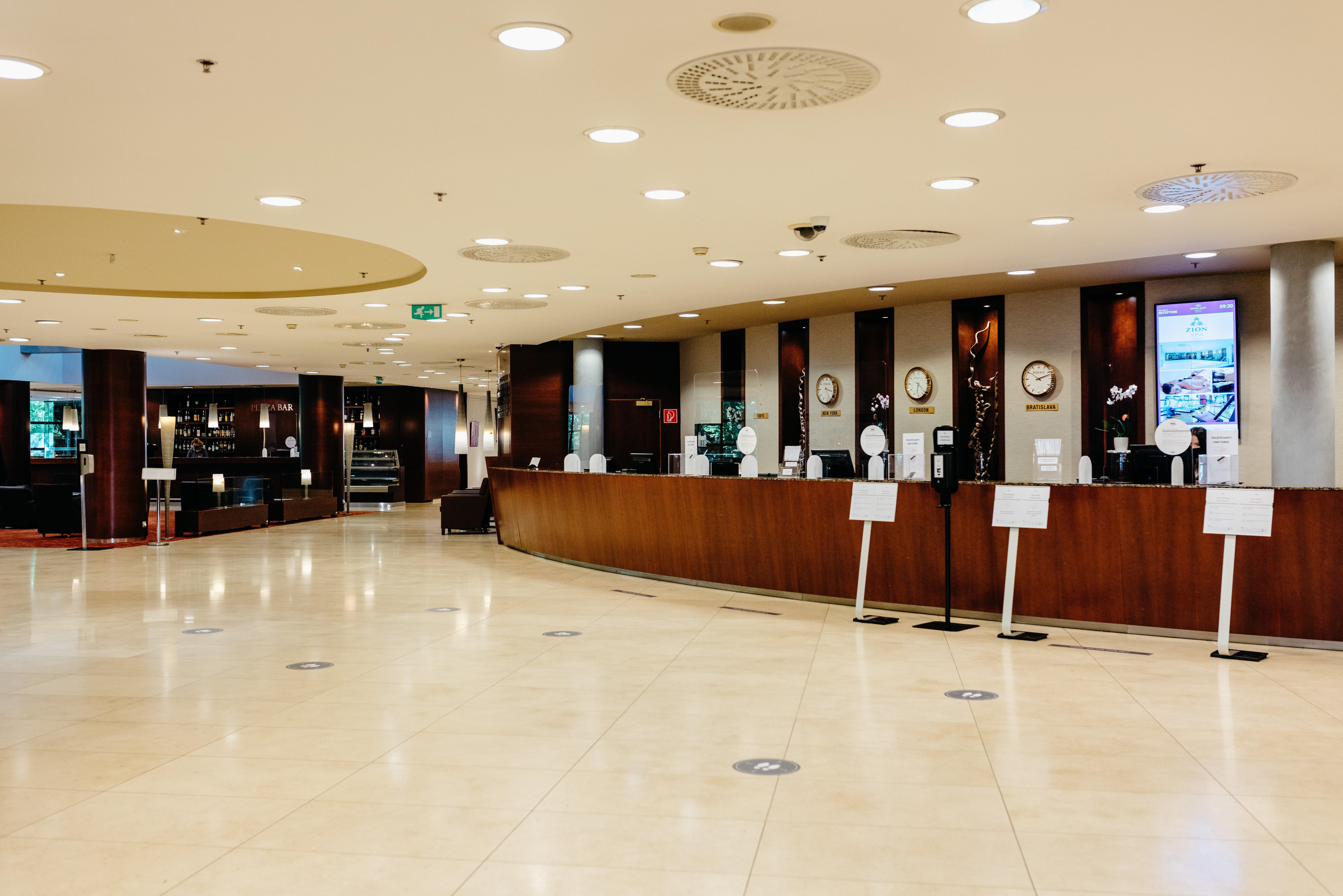 Crowne Plaza Bratislava By Ihg Hotel Bagian luar foto