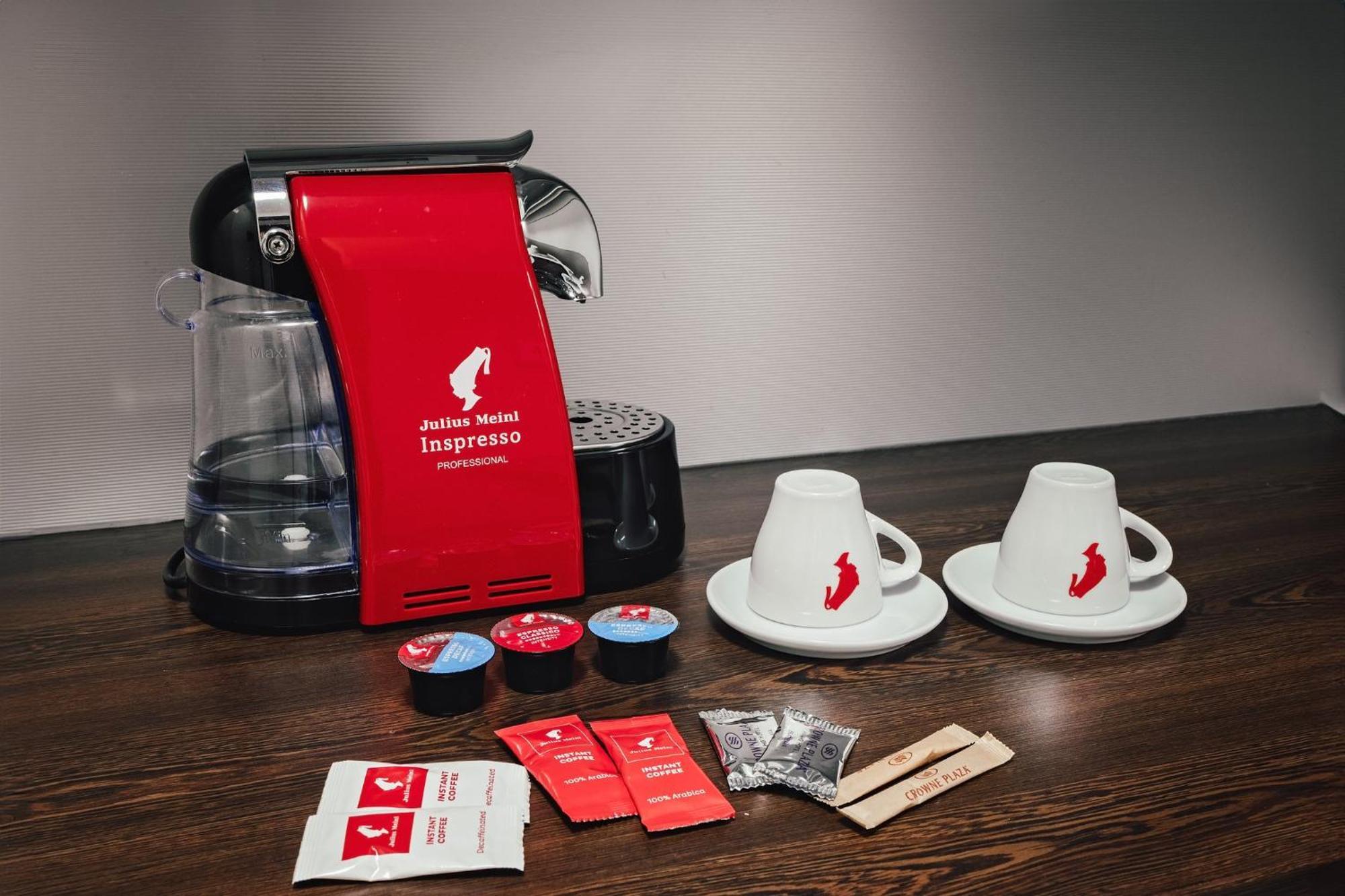 Crowne Plaza Bratislava By Ihg Hotel Bagian luar foto