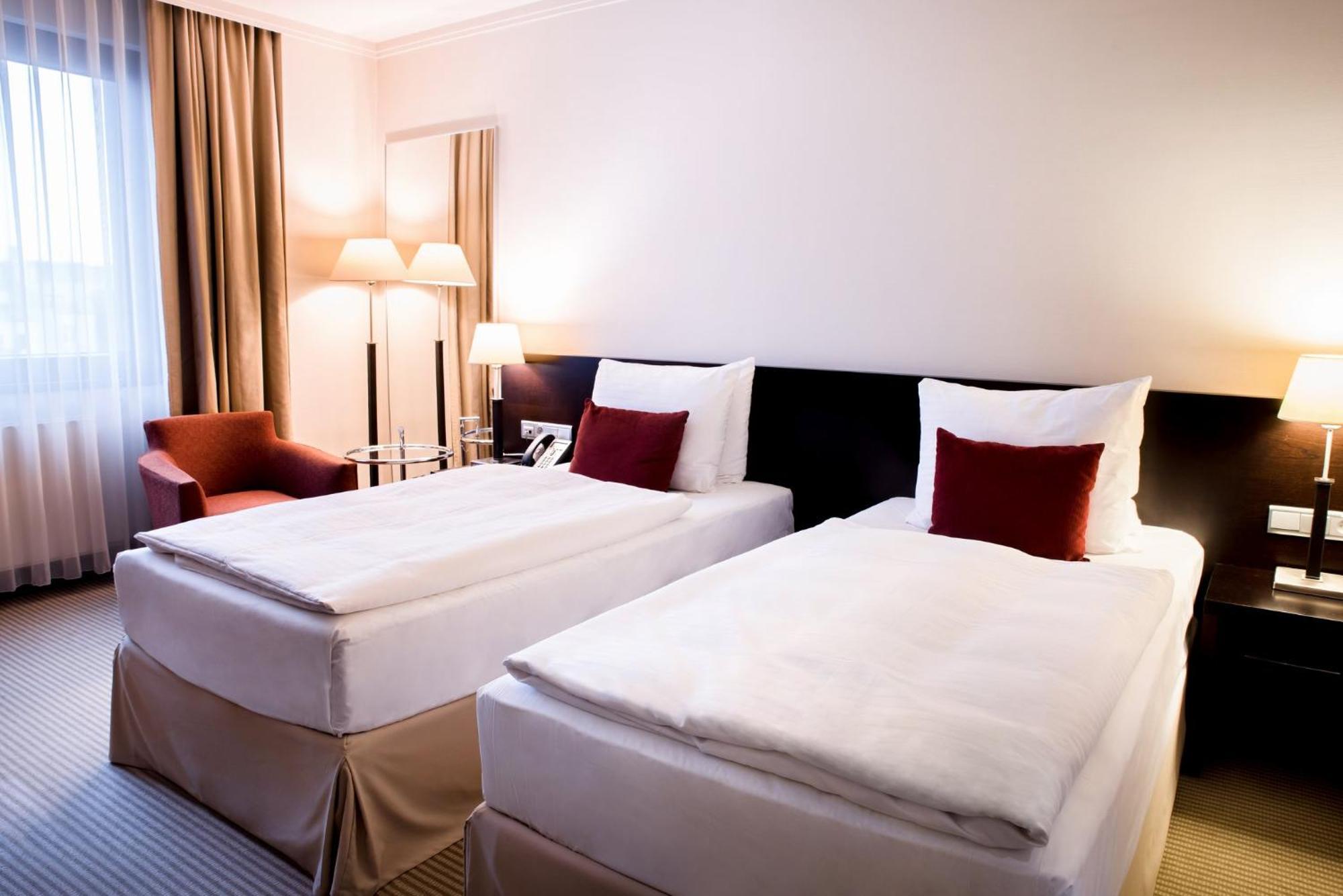 Crowne Plaza Bratislava By Ihg Hotel Bagian luar foto