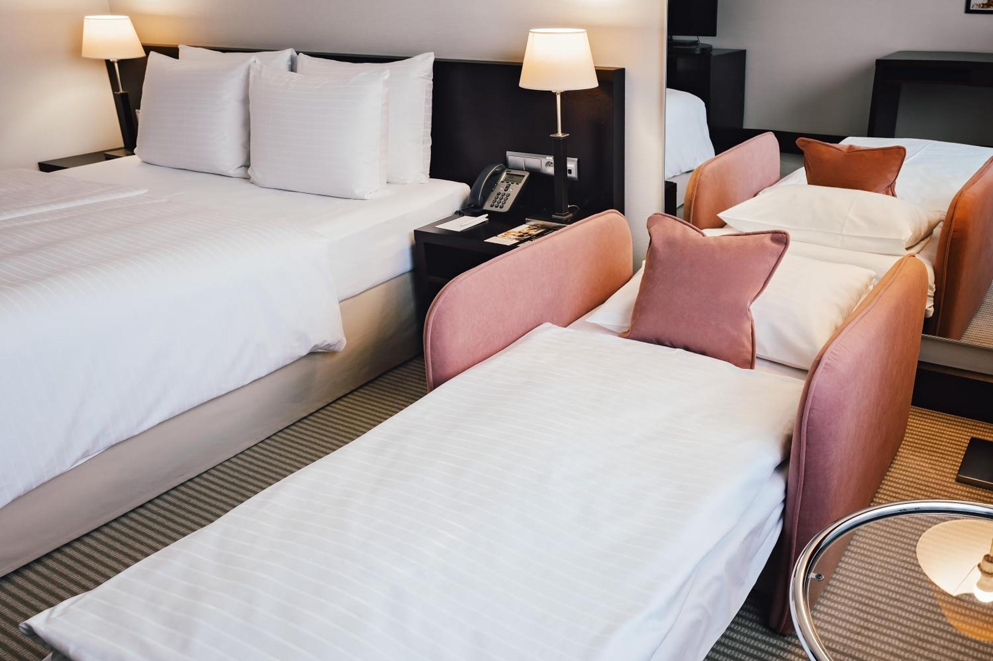 Crowne Plaza Bratislava By Ihg Hotel Bagian luar foto
