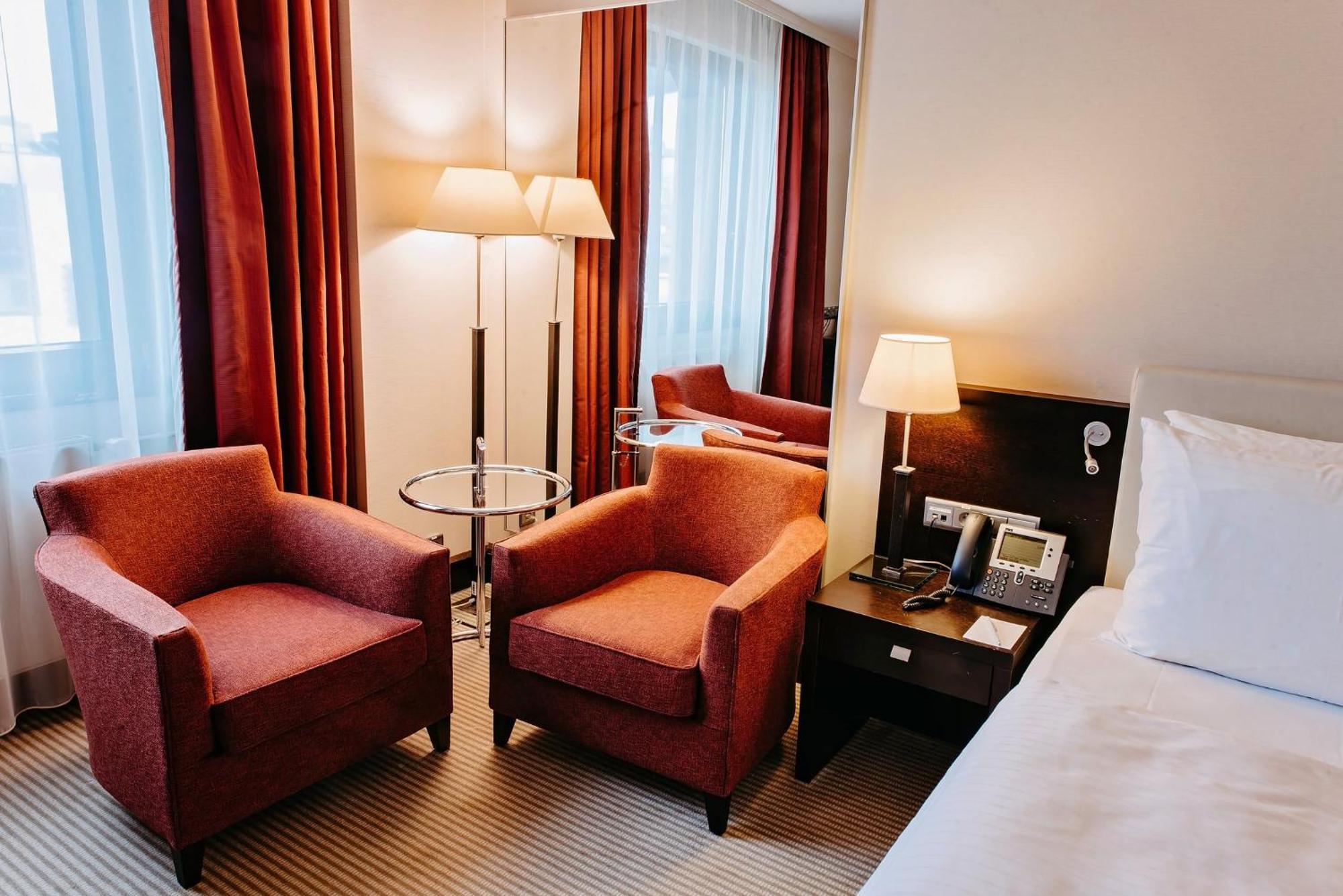 Crowne Plaza Bratislava By Ihg Hotel Bagian luar foto