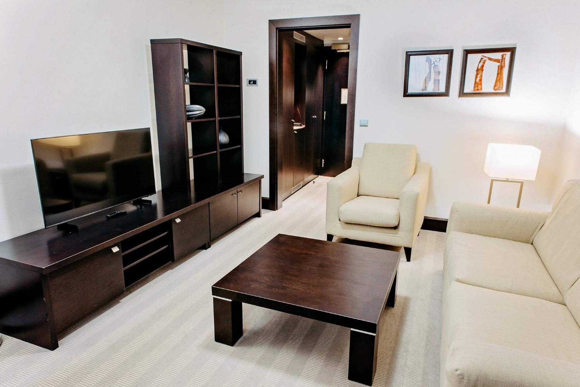 Crowne Plaza Bratislava By Ihg Hotel Bagian luar foto
