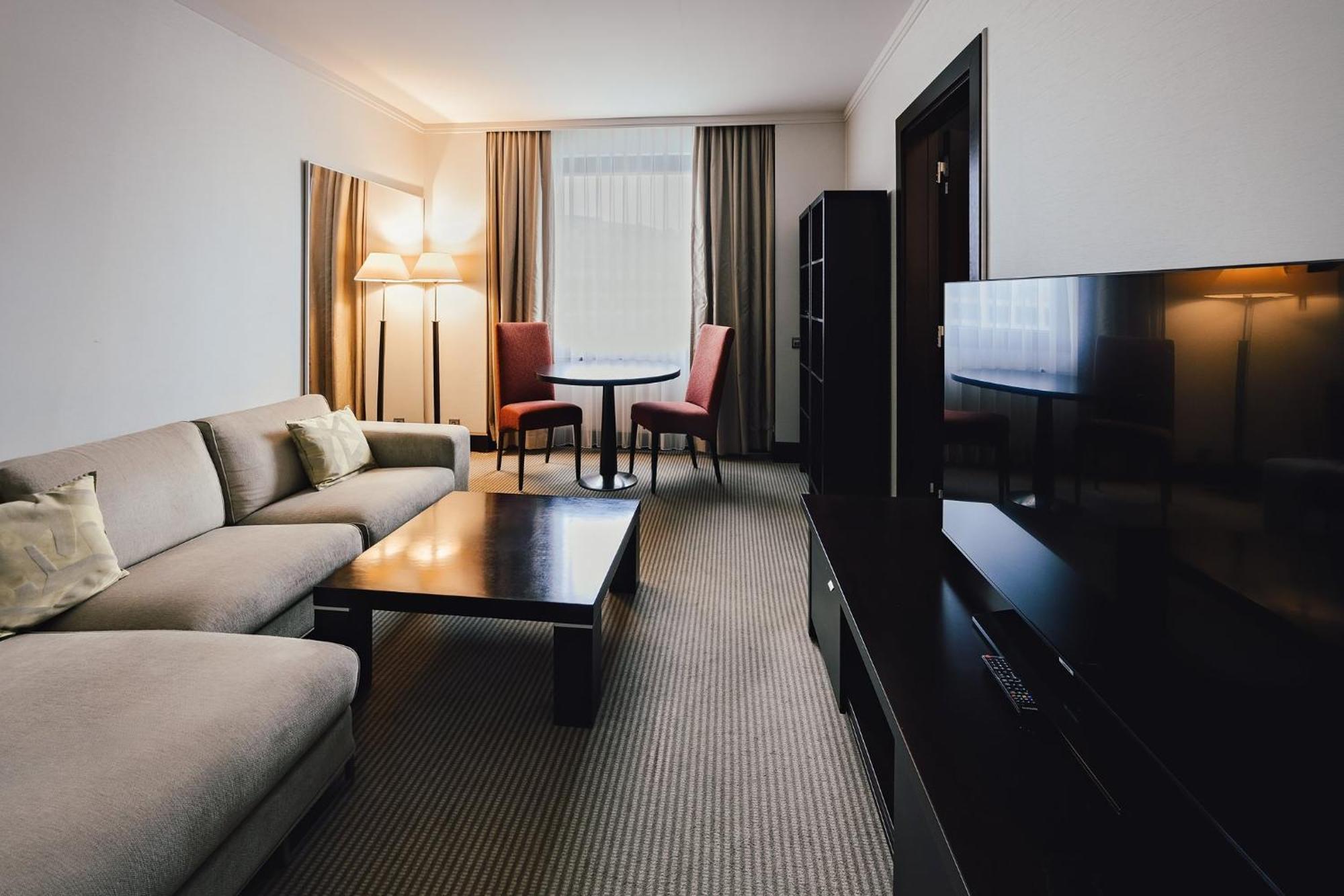 Crowne Plaza Bratislava By Ihg Hotel Bagian luar foto