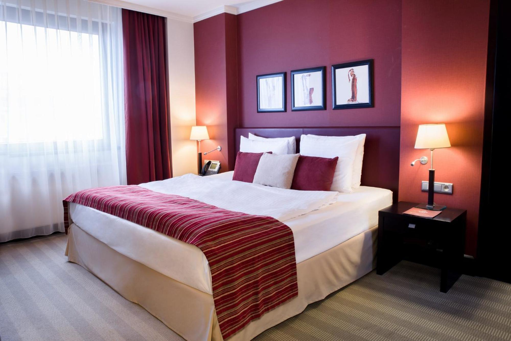 Crowne Plaza Bratislava By Ihg Hotel Bagian luar foto