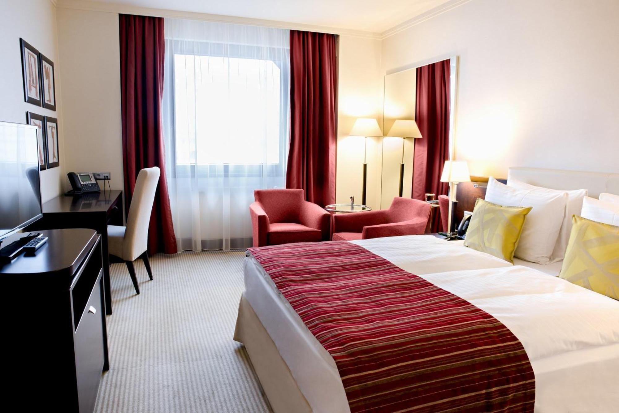 Crowne Plaza Bratislava By Ihg Hotel Bagian luar foto