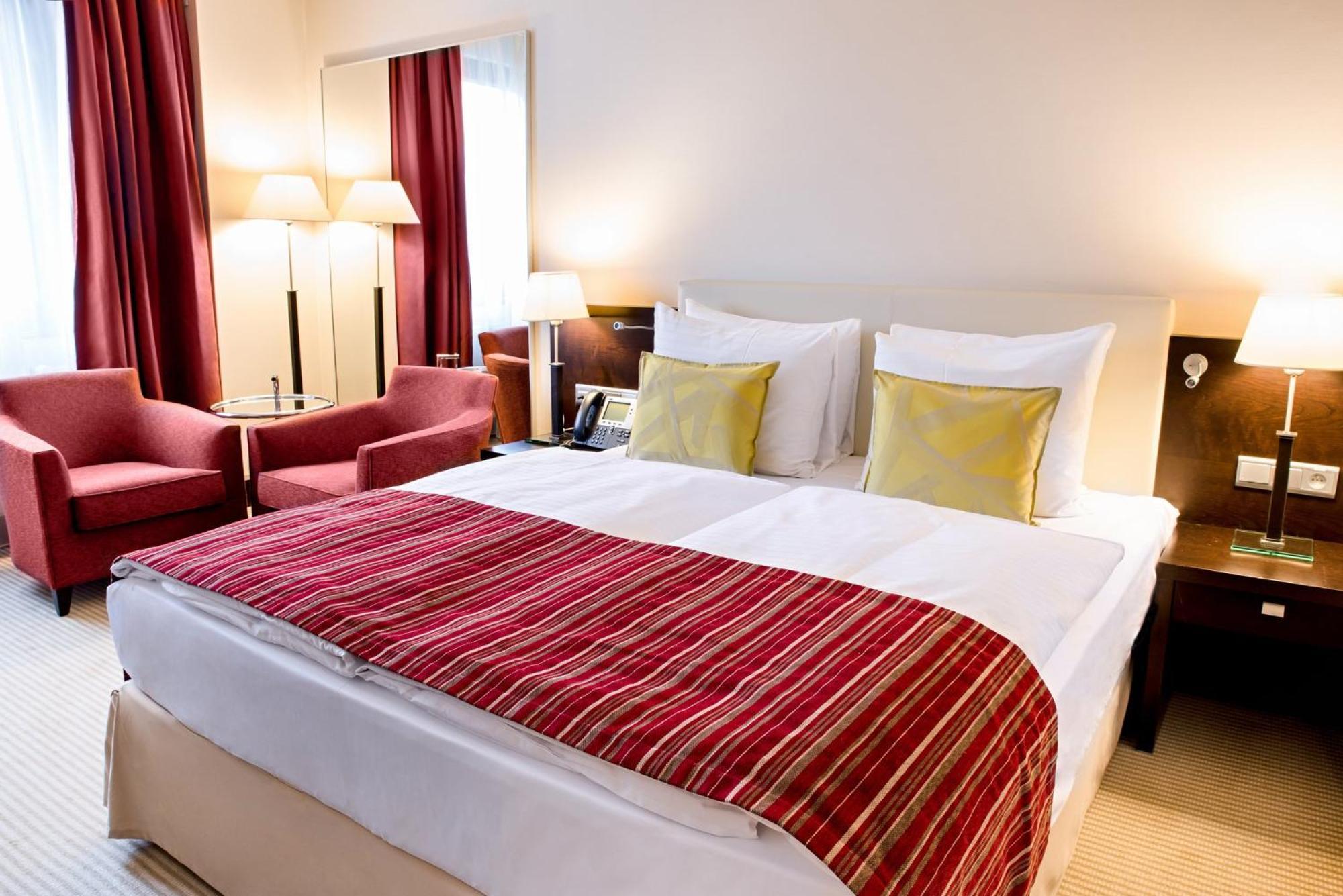 Crowne Plaza Bratislava By Ihg Hotel Bagian luar foto