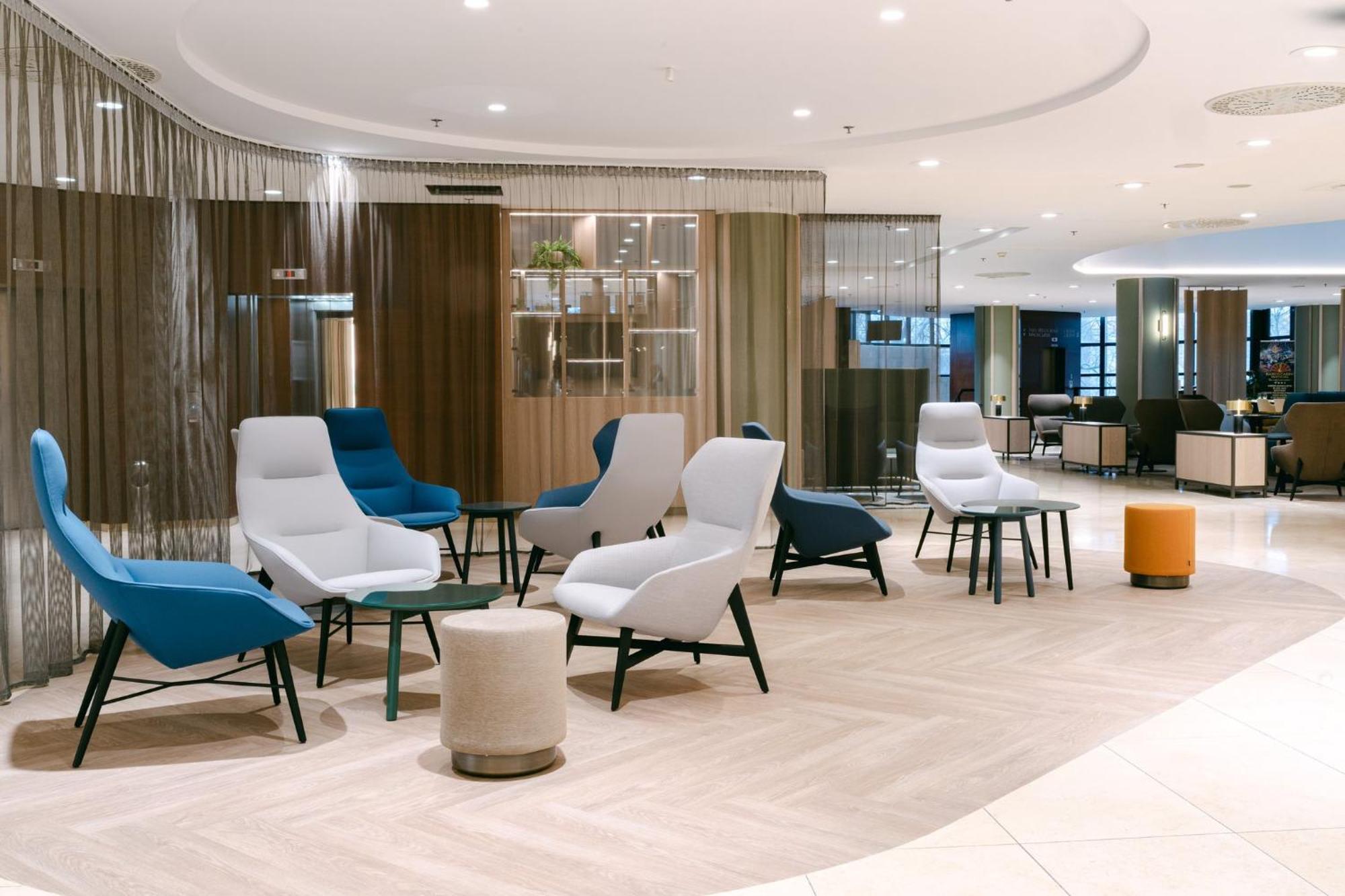 Crowne Plaza Bratislava By Ihg Hotel Bagian luar foto
