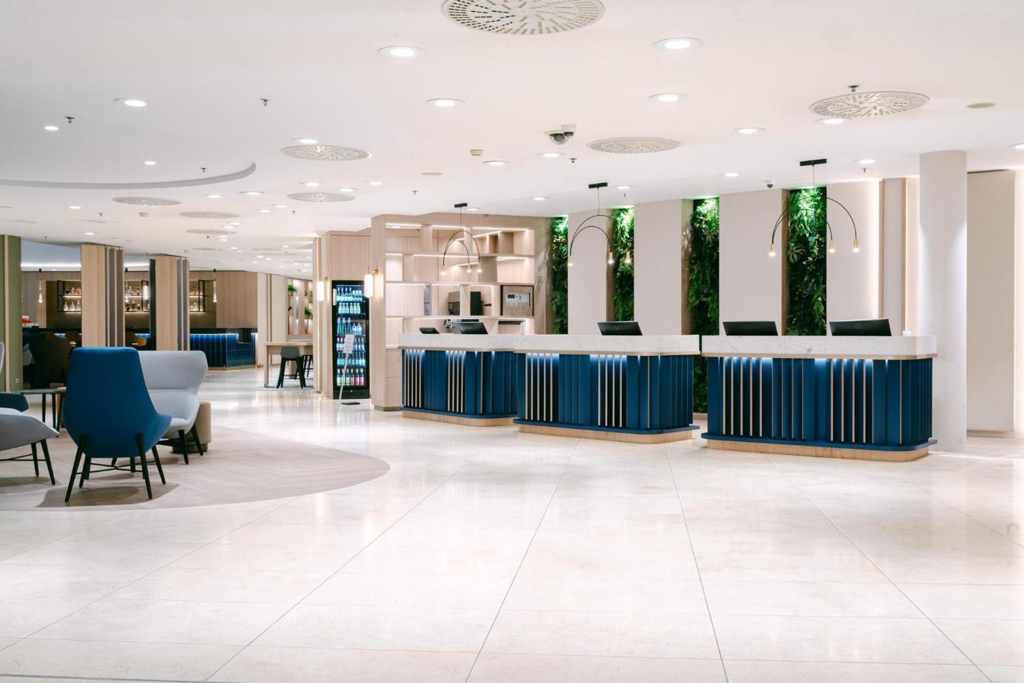 Crowne Plaza Bratislava By Ihg Hotel Bagian luar foto