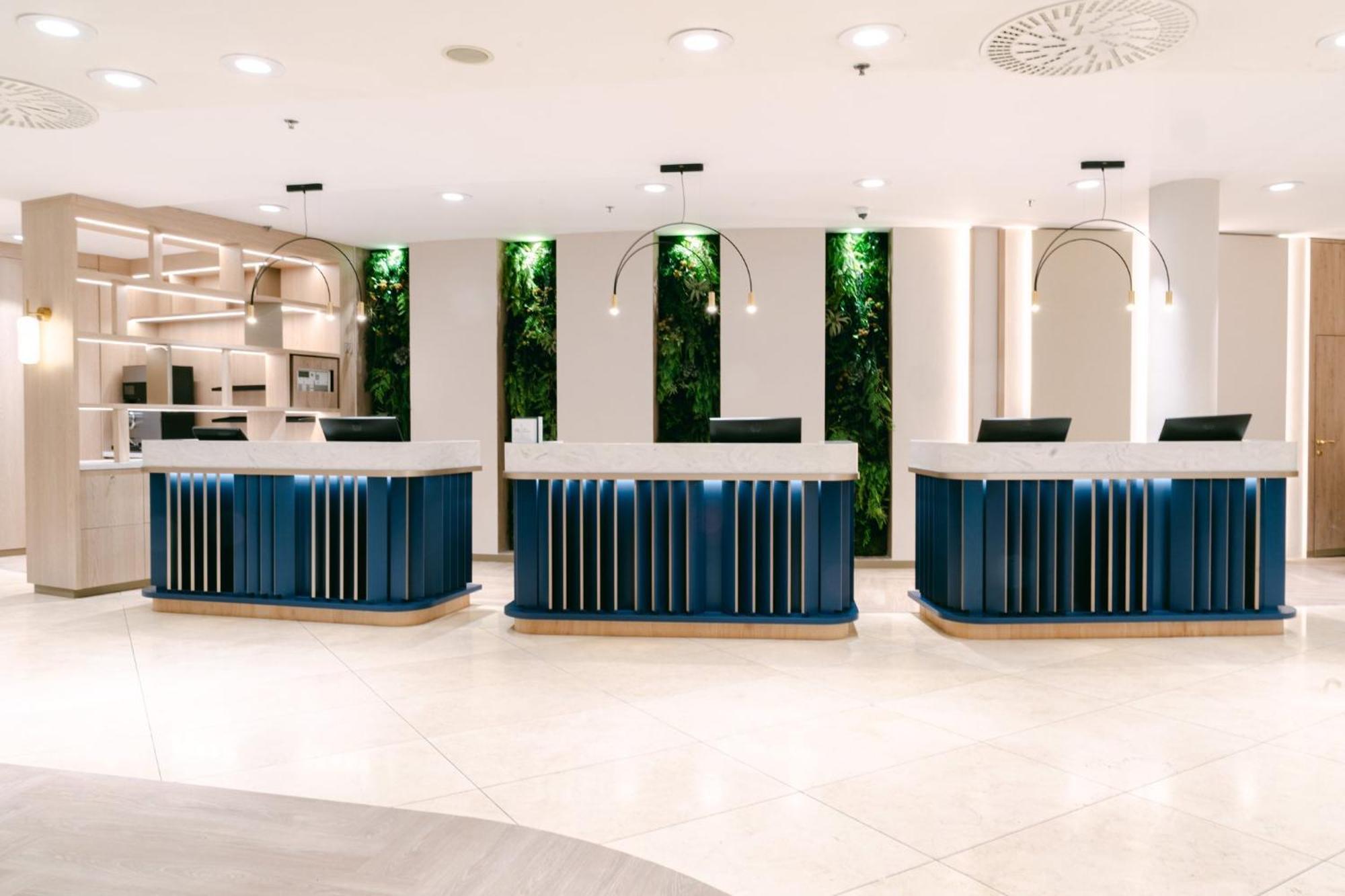Crowne Plaza Bratislava By Ihg Hotel Bagian luar foto