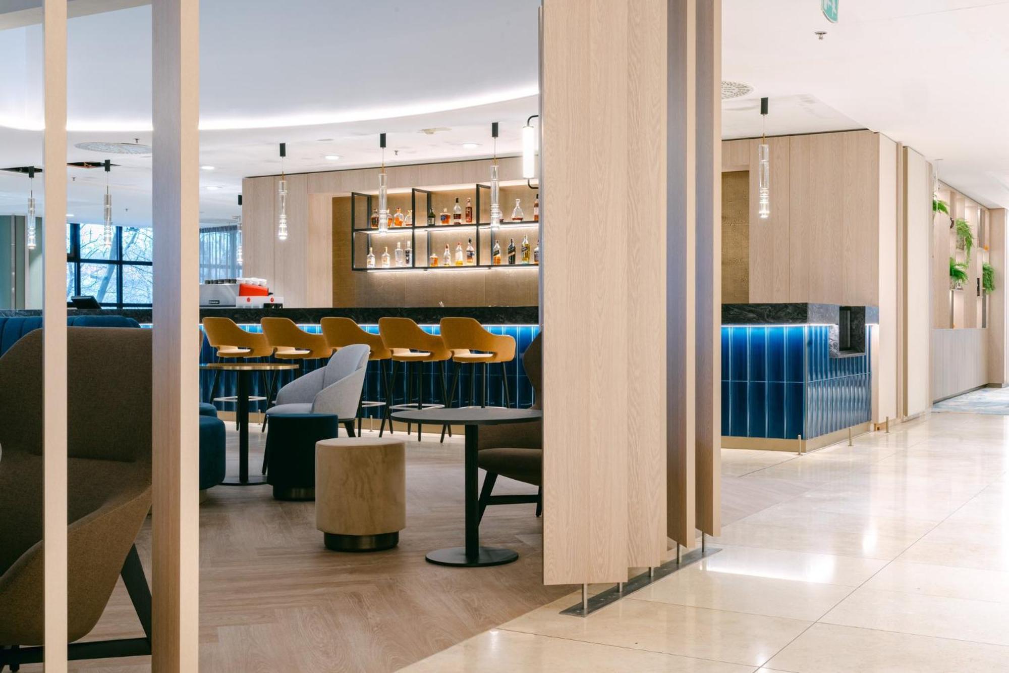 Crowne Plaza Bratislava By Ihg Hotel Bagian luar foto