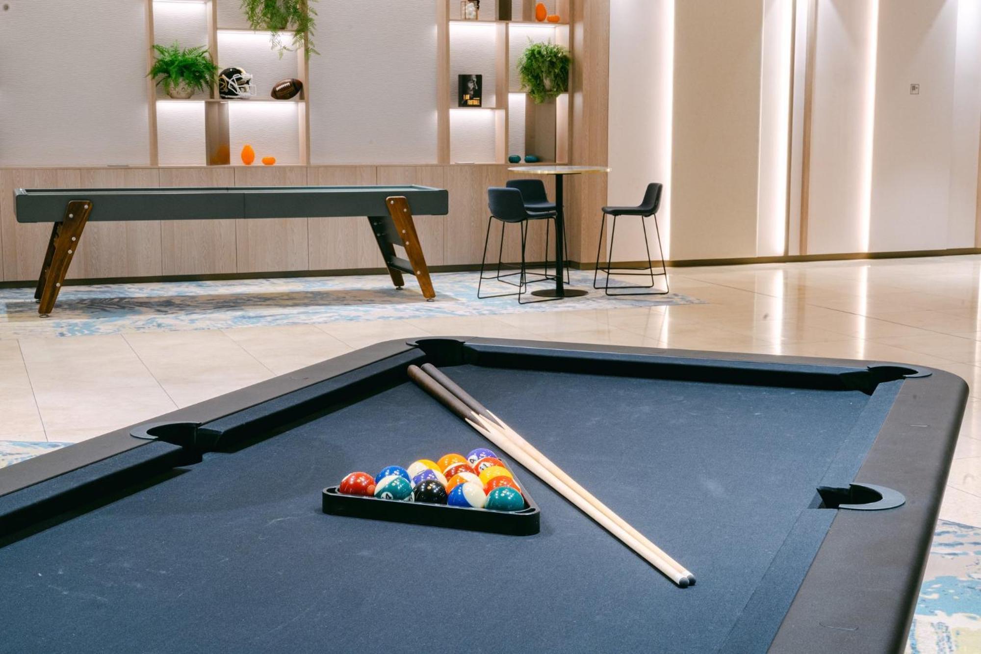 Crowne Plaza Bratislava By Ihg Hotel Bagian luar foto
