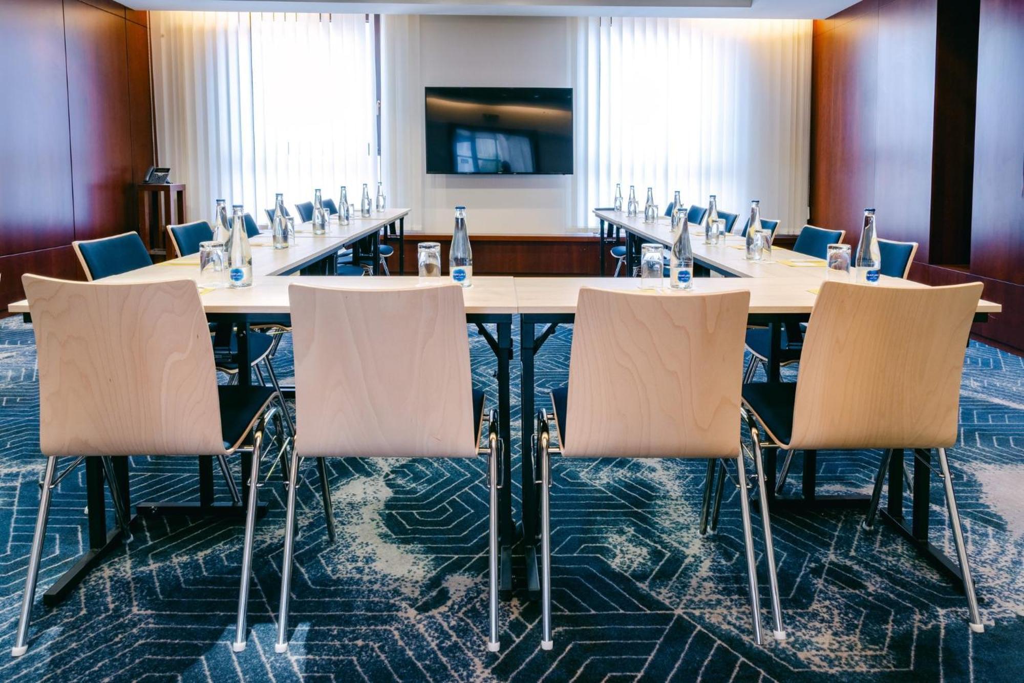 Crowne Plaza Bratislava By Ihg Hotel Bagian luar foto