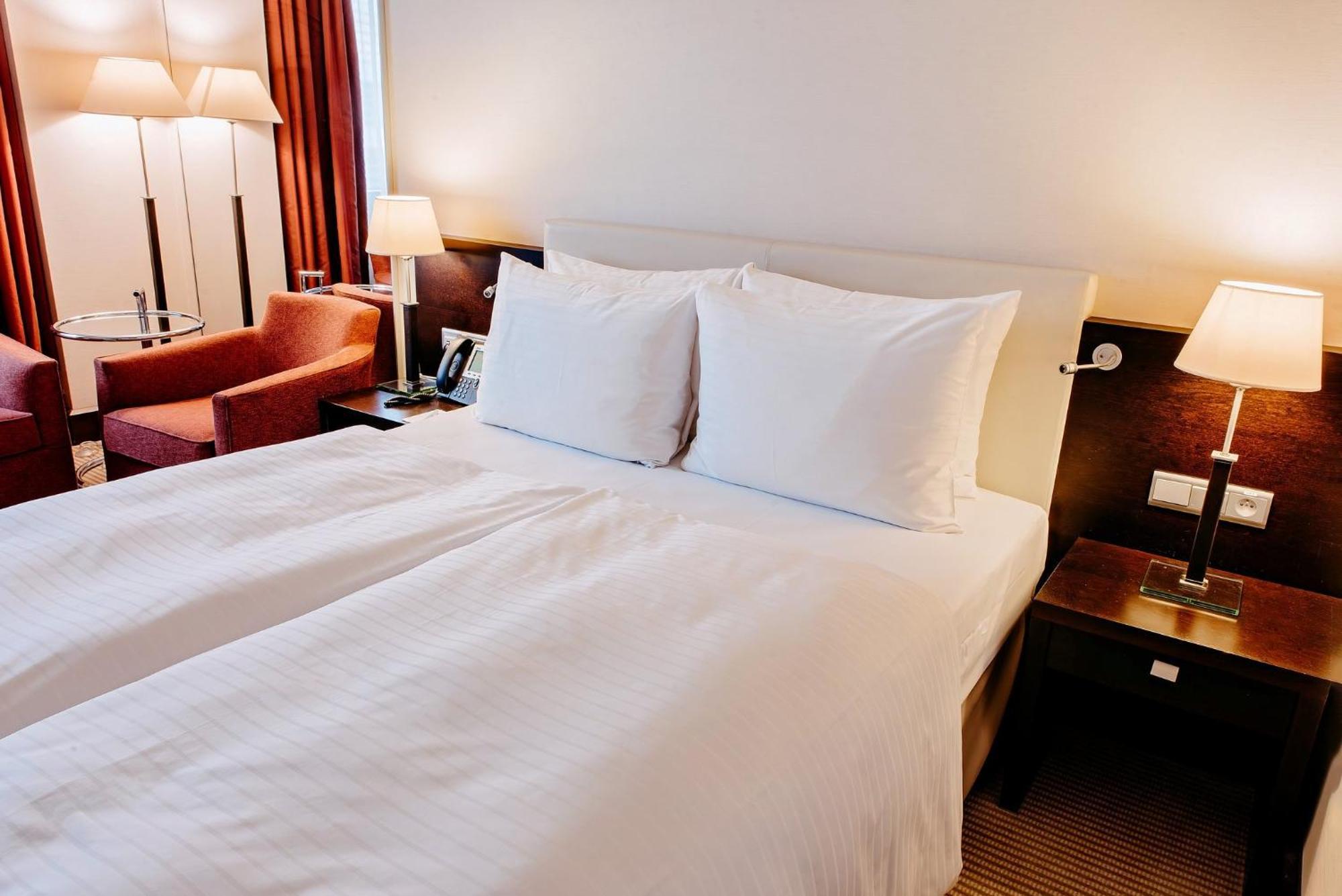 Crowne Plaza Bratislava By Ihg Hotel Bagian luar foto